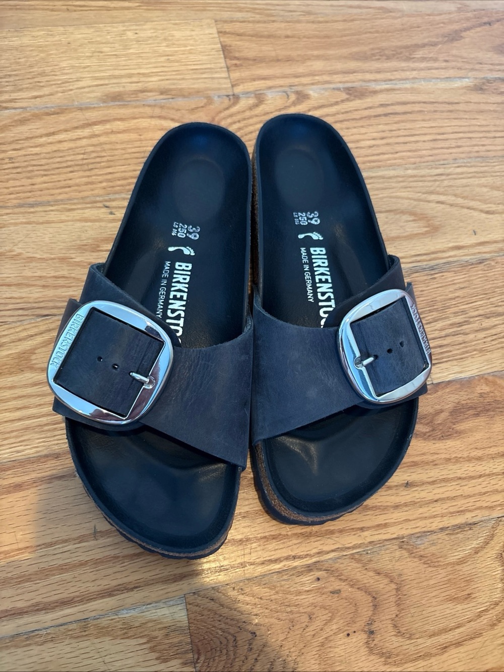 Birkenstock Black Single Buckle Slide Sandals for women sz39